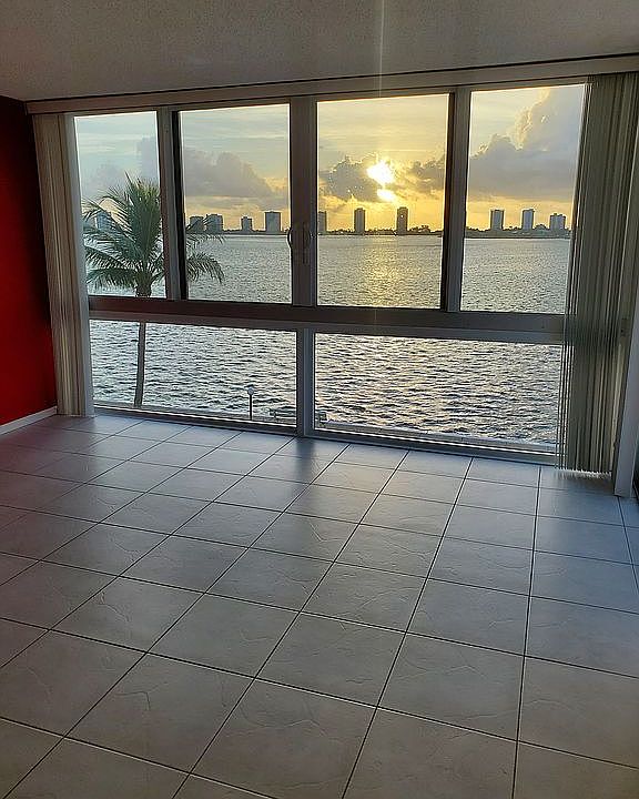 1st image of 301 Lake Shore Dr APT 307