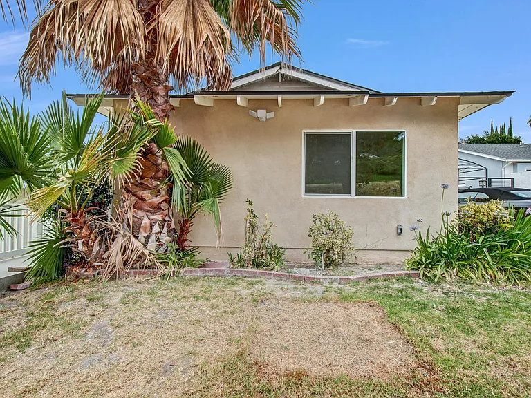 21713 Mulholland Dr — Photo 16