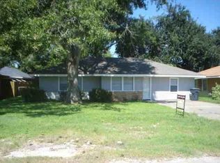 6265 Dave St, Groves, TX 77619