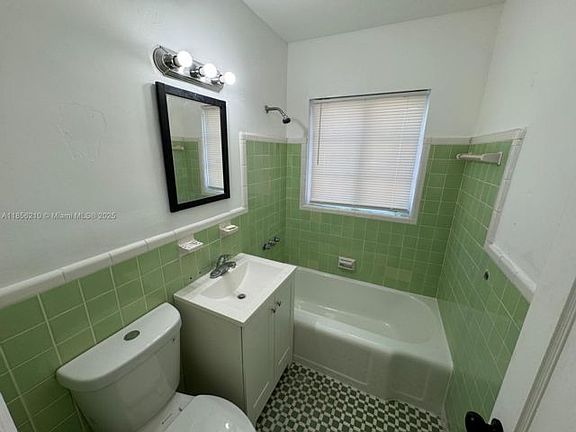 4th image of 6500 NE 1st Pl