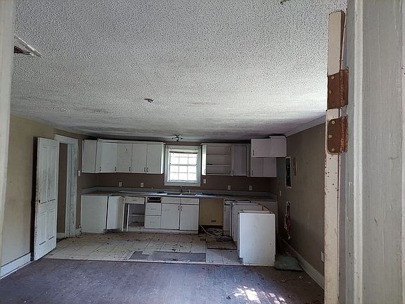 5th image of 315 Lee St