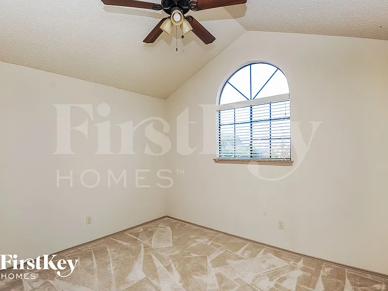 1396 Chinaberry Dr — Photo 12
