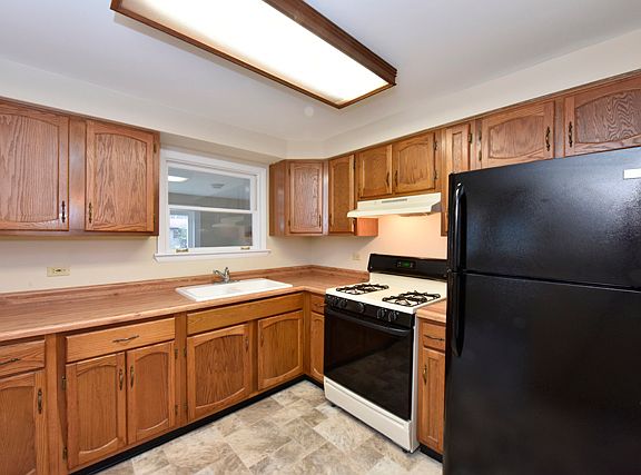 4th image of 35 Woodland Ave