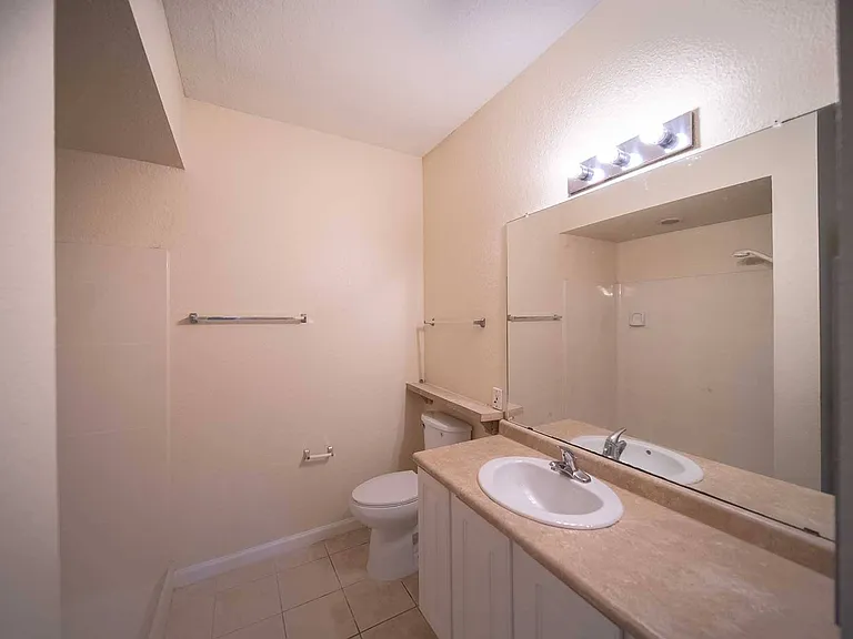 1810 W Cervantes St — Photo 20