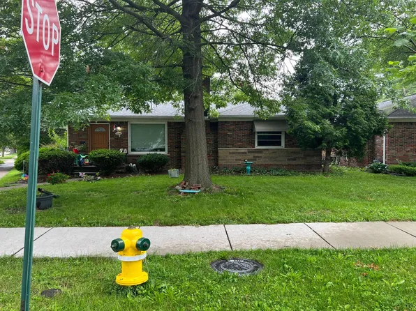 1858 Bournemouth Rd, Grosse Pointe Woods, MI 48236