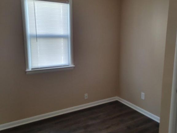 2nd image of 4138 Erskine St