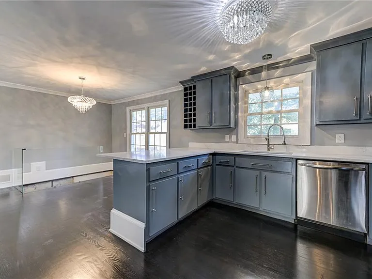 2325 Elmwood Cir SE — Photo 17