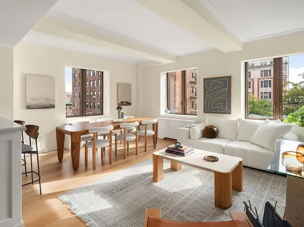 225 E 19th St #603, New York, NY 10003