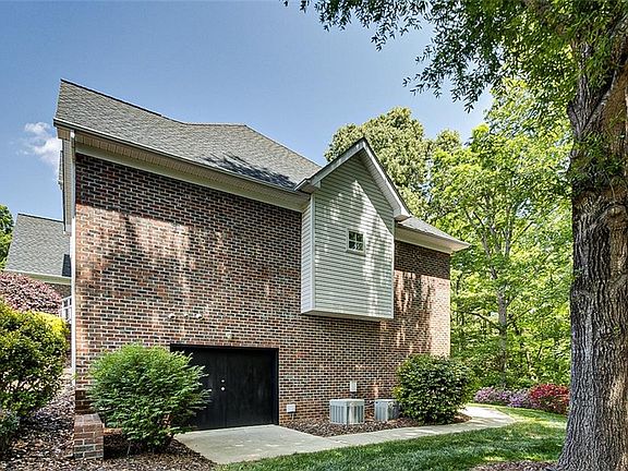 5th image of 827 Anns Ct
