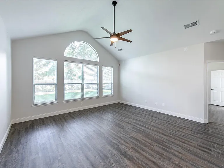 2911 Ledgeside Ct — Photo 11