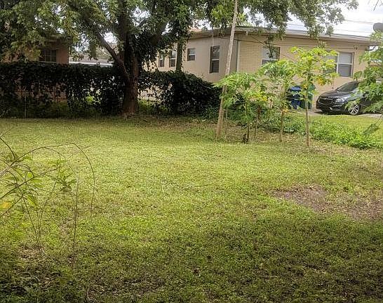 SPACIOUS BACK YARD