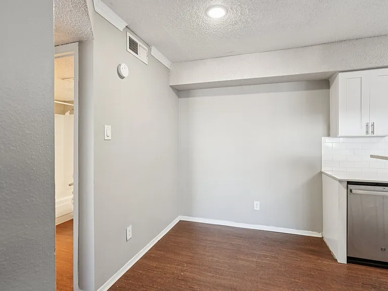 5644 Riverwalk Dr — Photo 65