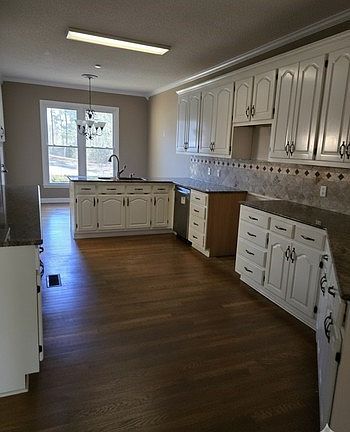 3rd image of 4434 Plumtree Ln