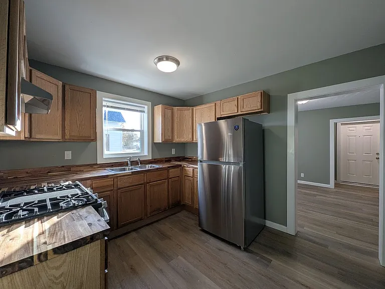 304 E Hill St — Photo 9