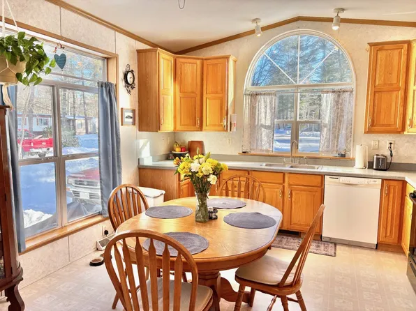 64 Maple Dr, Gorham, ME 04038