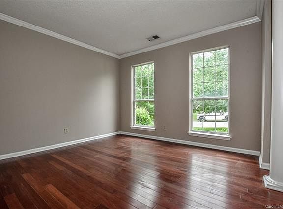4th image of 272 Rose St #89
