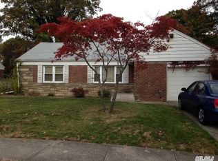 1044 Linden St, Valley Stream, NY 11580