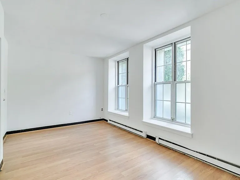 240 Heath St #101 — Photo 11