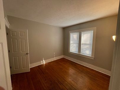 4th image of 261 Henrietta St #3