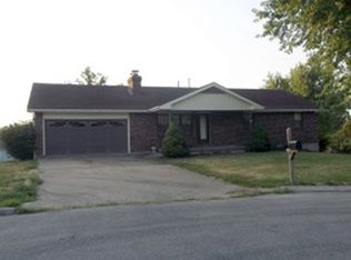 902 Panda Dr, Fulton, MO 65251