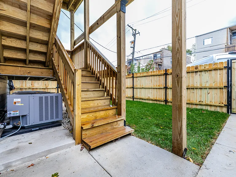 6031 S Vernon Ave #1 — Photo 22