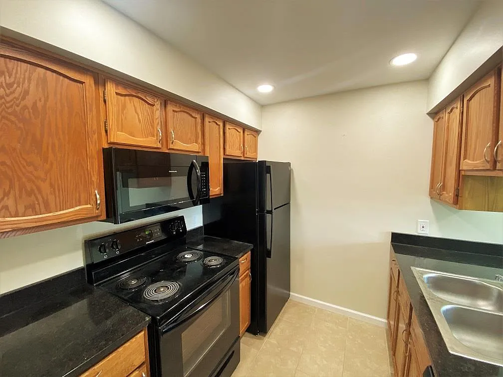 3 bed, 1.5 bath, 1444 sqft, $1,400 — Photo 4