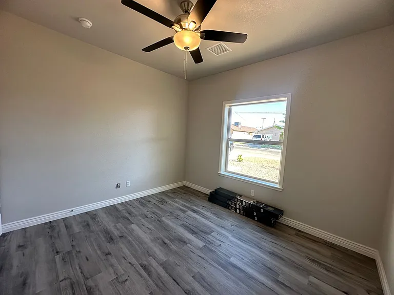 2743 Chambers Ave — Photo 15