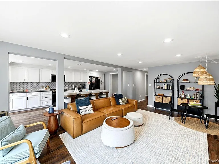 736 Pelhamdale Ave — Photo 5