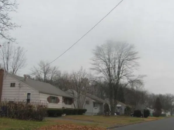 88 Henderson Dr, East Hartford, CT 06108