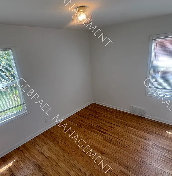 17690 Hoover — Photo 4