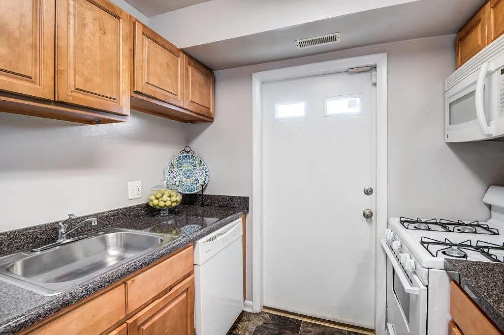 Northwest Crossing Apartment Homes — Photo 4