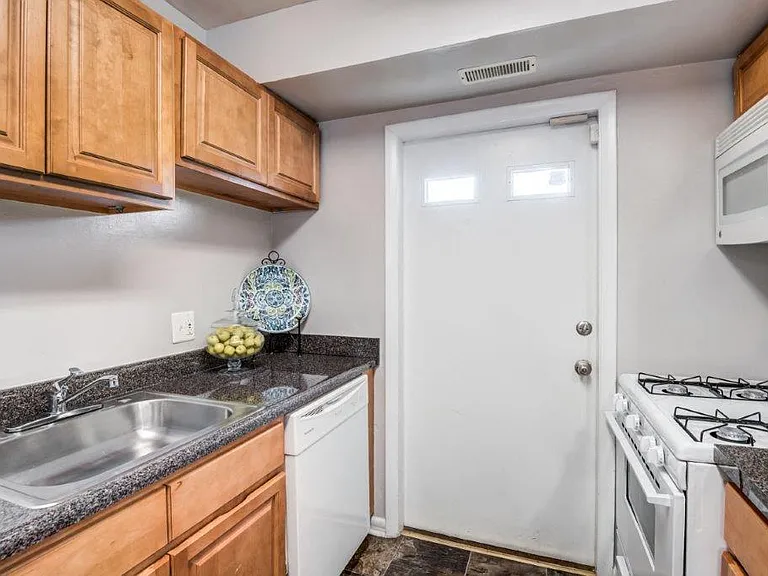 Northwest Crossing Apartment Homes — Photo 4
