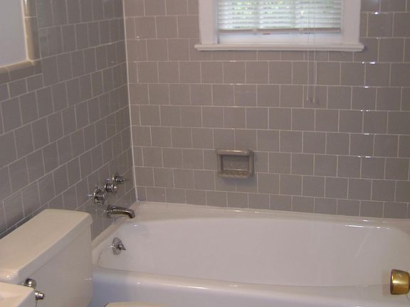 5th image of 15 E Custis Ave