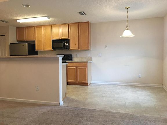 4th image of 6424 Crimson Leaf Ln