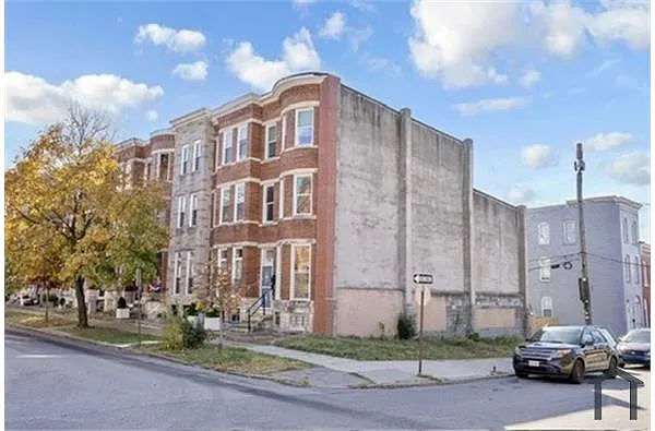 Building Photo - 2920 Parkwood Ave #3
