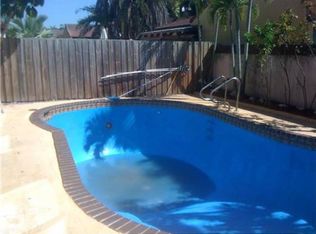 1000 NE 204th Ln, Miami, FL 33179