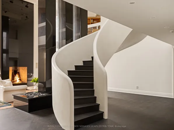 2 Lynwood Ave, Toronto, ON M4V 1K2