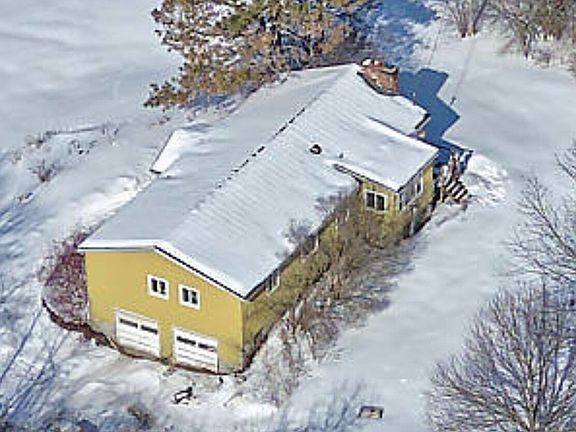 3rd image of 1027 Township Road