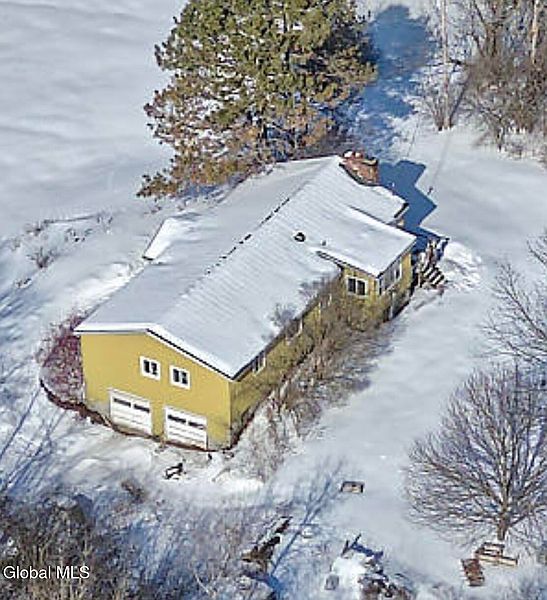 3rd image of 1027 Township Road
