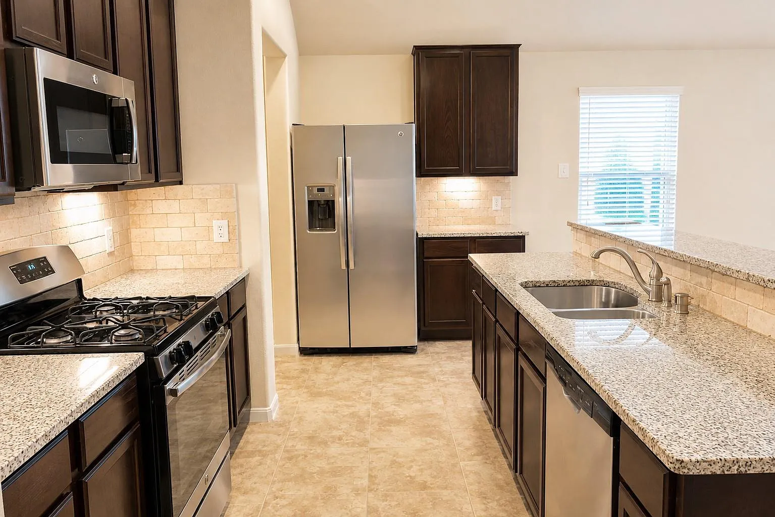 3 bed, 2.5 bath, 1716 sqft, $1,850 — Photo 3