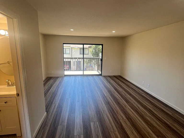 415 Dela Vina Ave #C — Photo 6