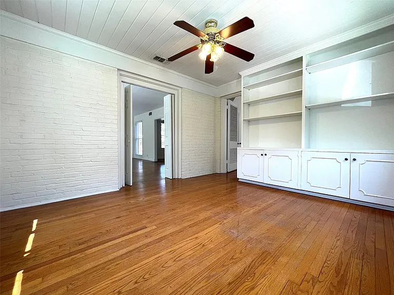 2102 Milford St #1 — Photo 22