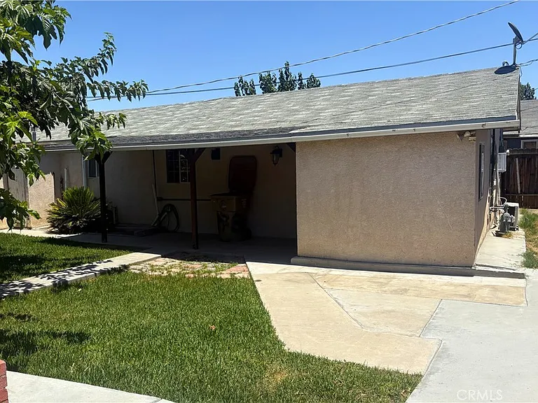 37 Garden Dr — Photo 3