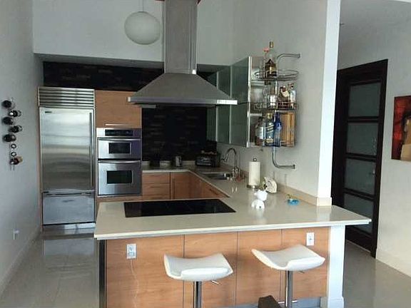 5th image of 218 SE 14th St Penthouse 4