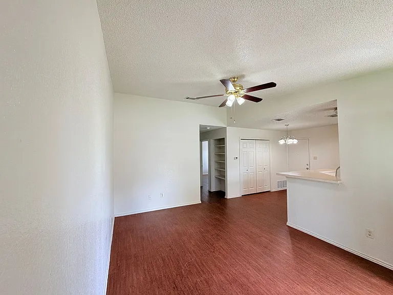 1215 Ridgemont St — Photo 4
