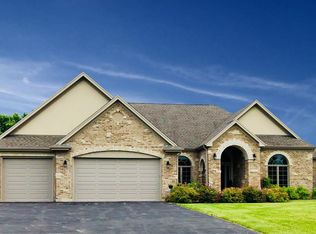 2607 Sanctuary Ln, Spring Grove, IL 60081