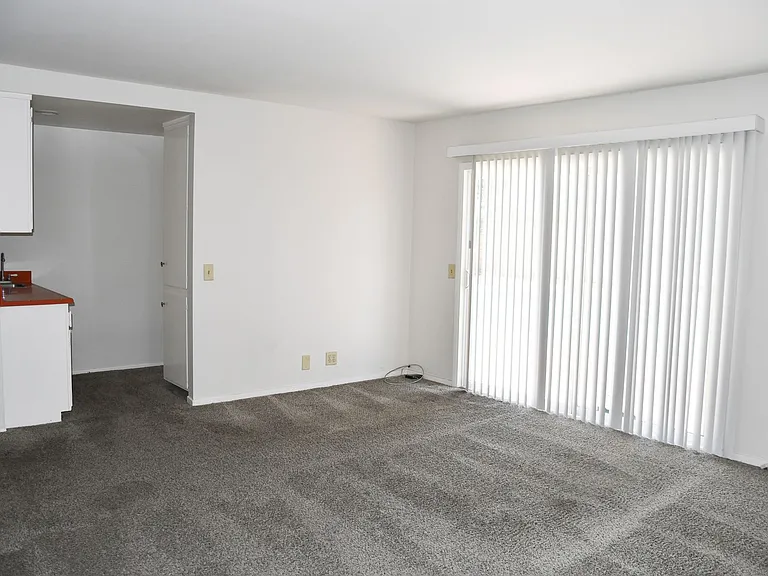 522 E Collins Ave — Photo 28
