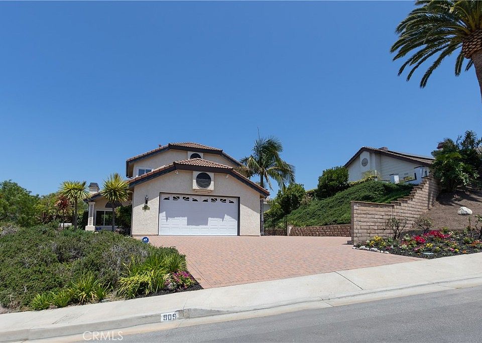 1st image of 909 Calle Nuevo