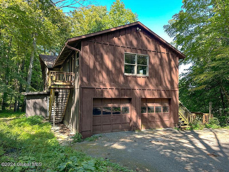 2nd image of 1485 Bay Road