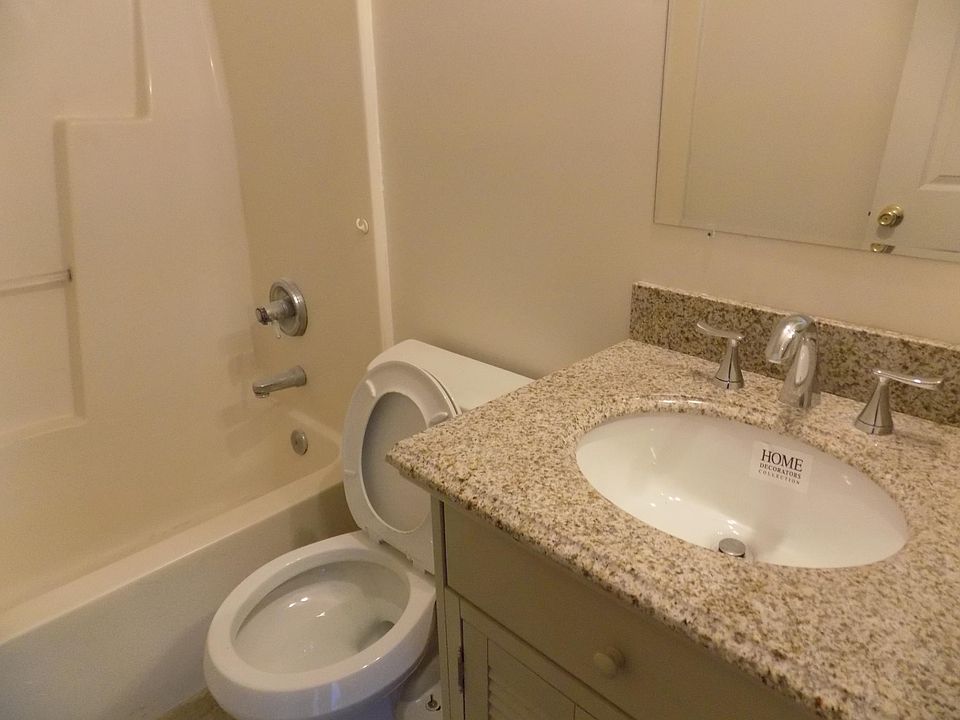 2nd image of 2044A Martin Ave